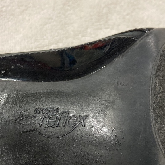 Moda Reflex Black Patent Leather Round Toe Rubber Sole Pumps Size 9 - Picture 6 of 12